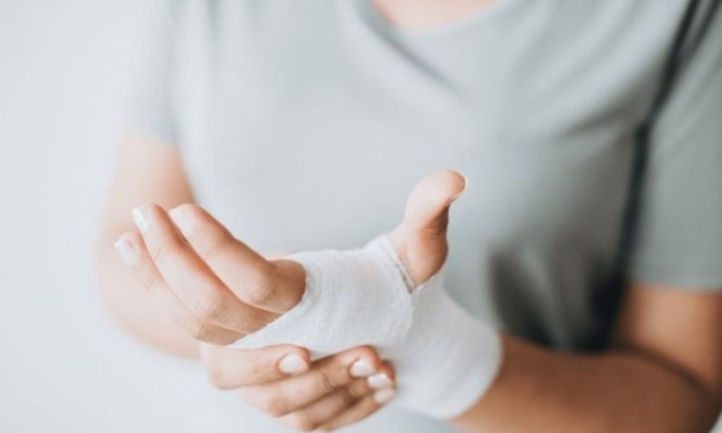 Sau sinh bị đau cổ tay: nguyên nhân và cách khắc phục hiệu quả